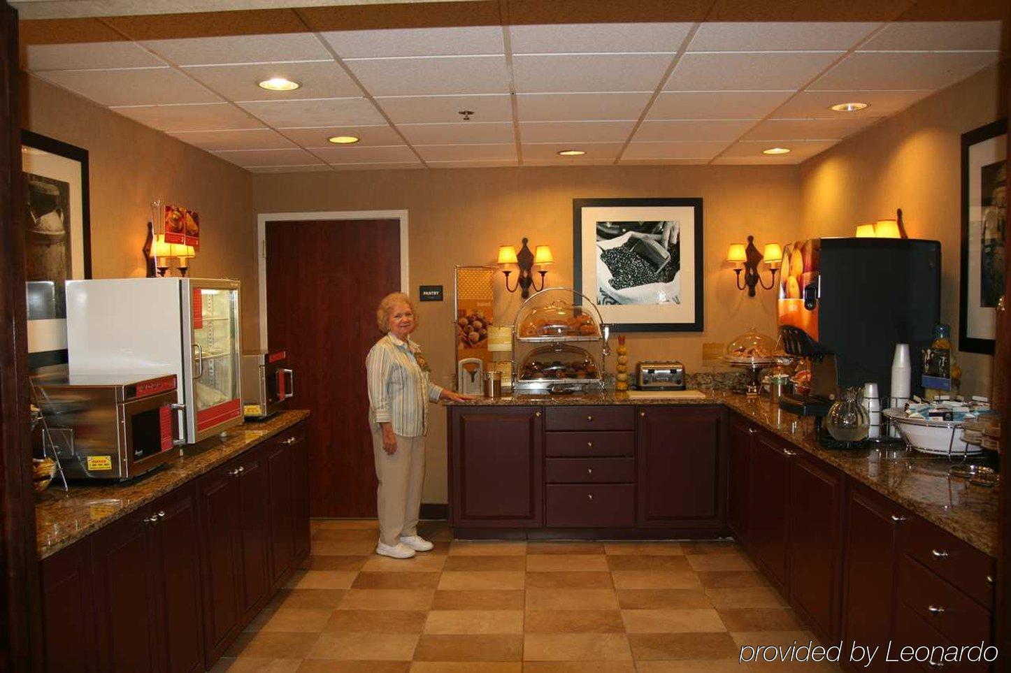 Hampton Inn Salisbury Restaurant photo